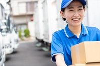 スーパーへのチルド食品の配送ドライバー(派遣社員/年齢不問) 《神戸市東灘区》週払いOK・4ｔ車でのスーパーへのチルド食品の配送ドライバー！（Web面接OK・週休2日）求人ID:15365
