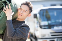 従業員と荷物の輸送ドライバー(派遣社員/年齢不問) 《新宿区》週払いOK・大型車での献血会場間の従業員と荷物の輸送ドライバー！（Web面接OK・高時給）求人ID:15161