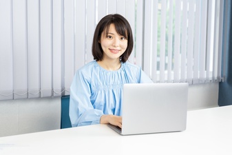 一般事務　週休2日／土日祝休み／女性活躍中　コンクリート工場　飯...