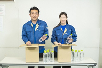 音声ガイダンスに従って、所定の棚から商品（飲食店向けの常温食品）...