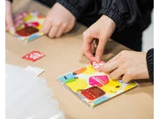 【軽作業[サービス系/作業・配送・物流]】土日祝休み｜小学校教材...